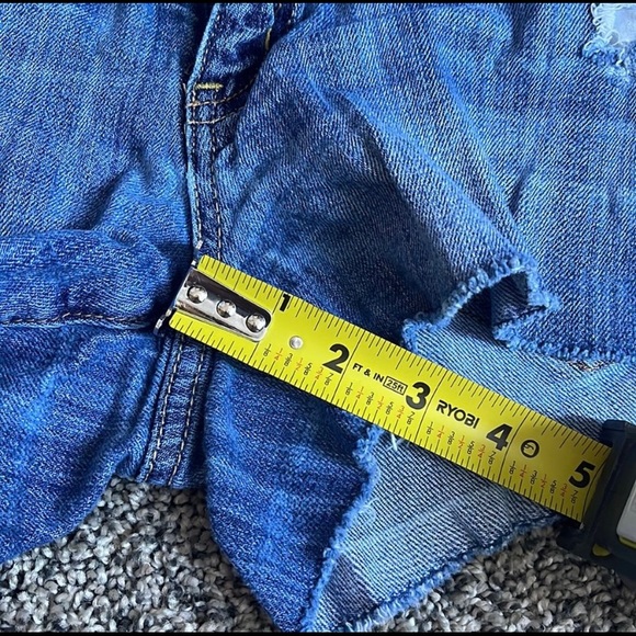 Women’s size 8 American Eagle jean shorts, stretch jean short shorts - Picture 8 of 9